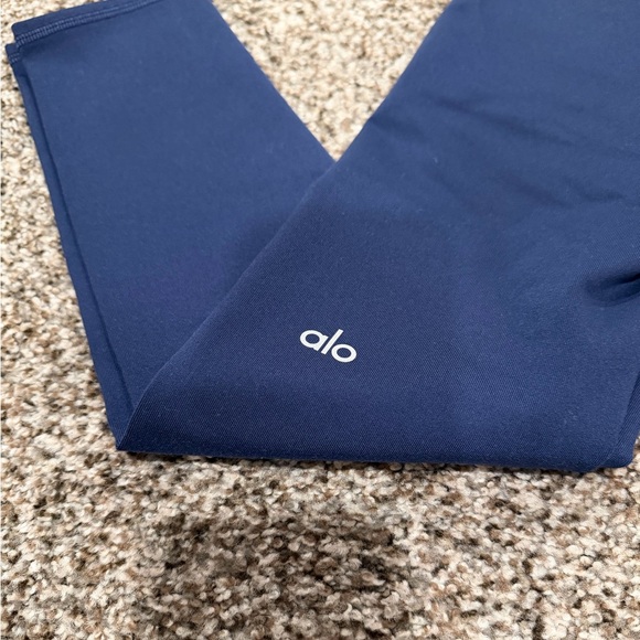 Women’s ALO Yoga Leggings - Picture 2 of 4